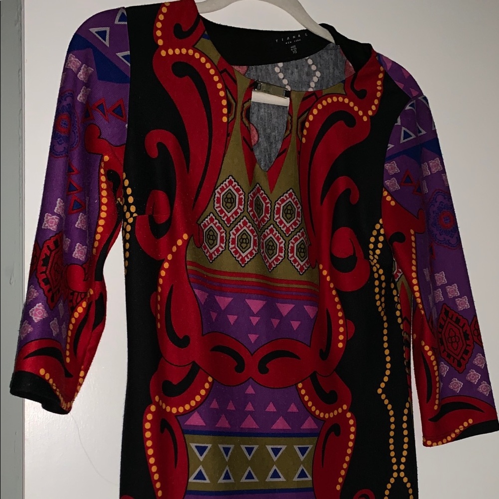 Long sleeves below the knees dress